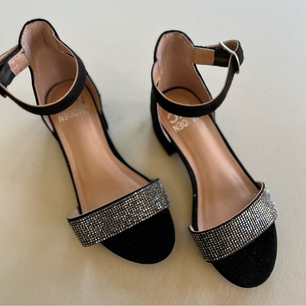 New without tags youth heels